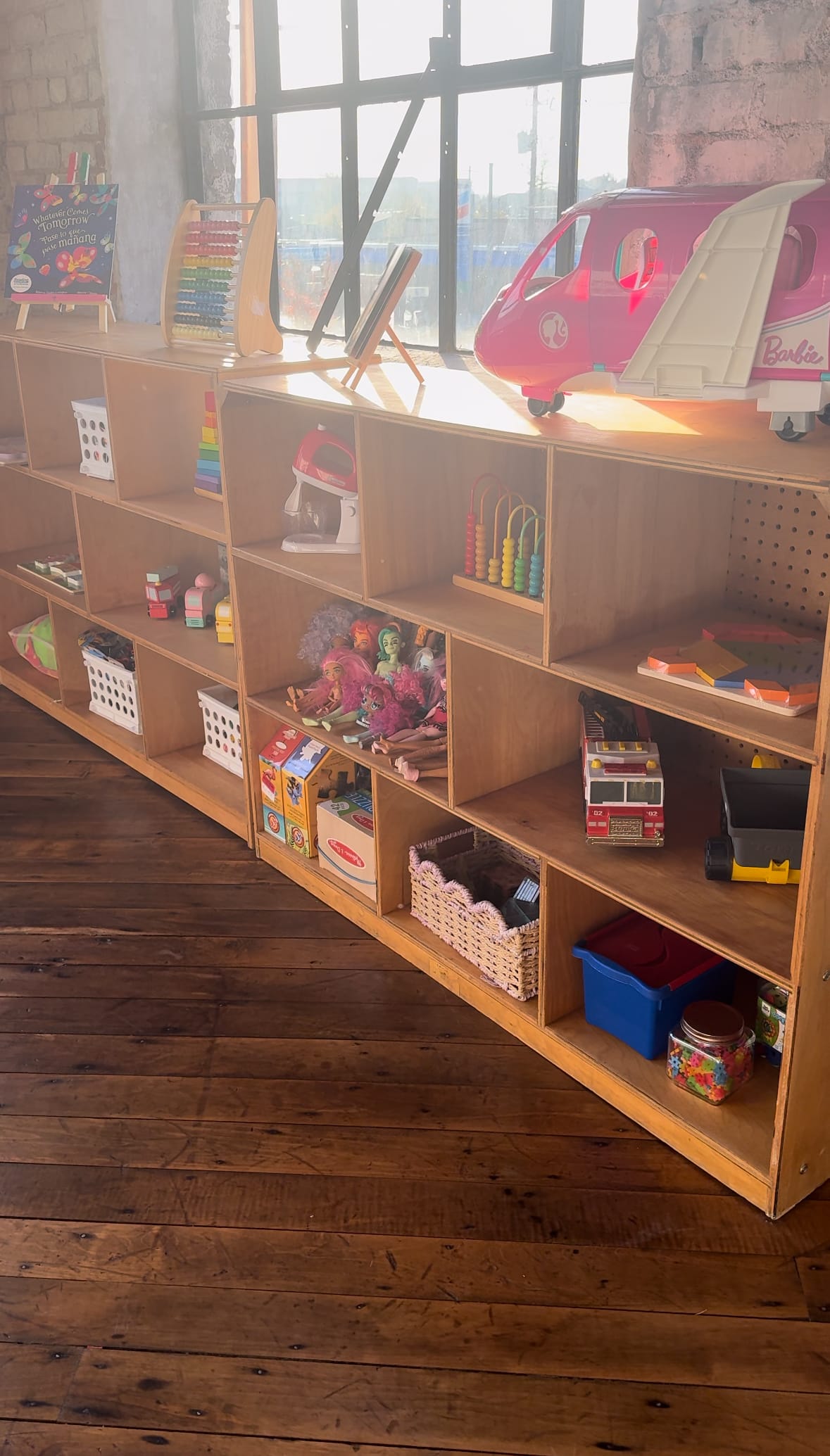 Babee Book Club Atlanta | Book Room for Kids Parties | Confetti Jar