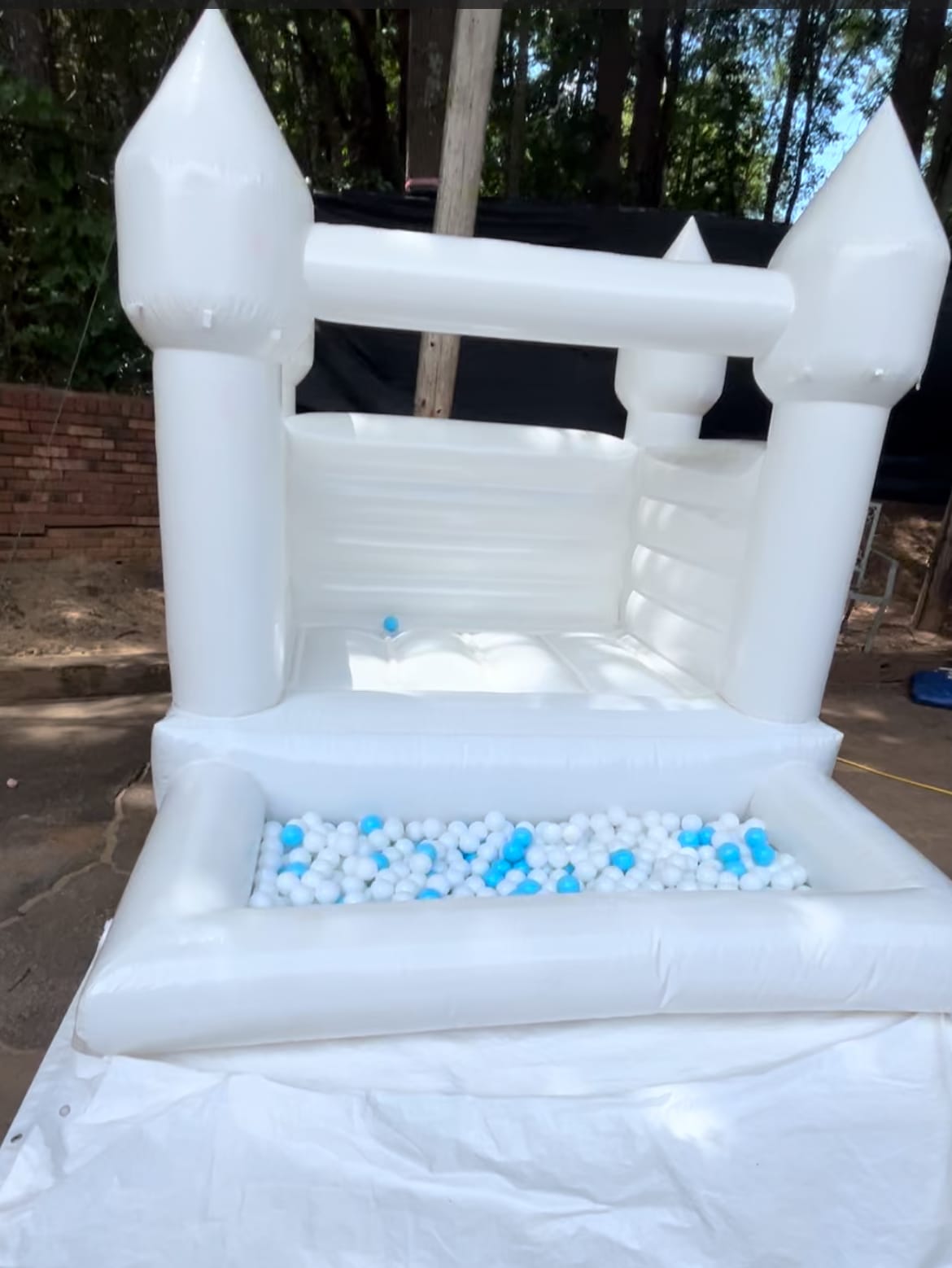 White Bounce House with Ball Pit Rental Atlanta | Confetti Jar