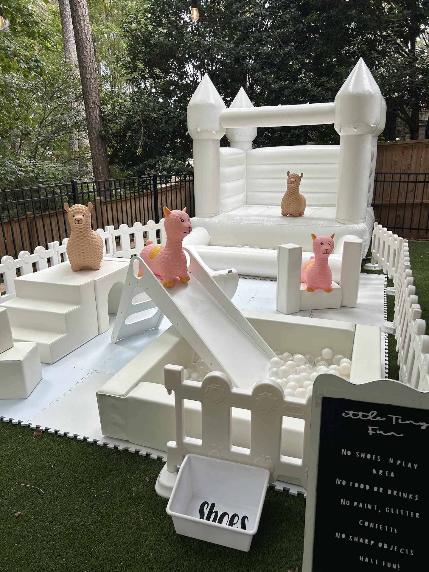 Mini White Bounce House and Soft Play Rental Atlanta | Confetti Jar